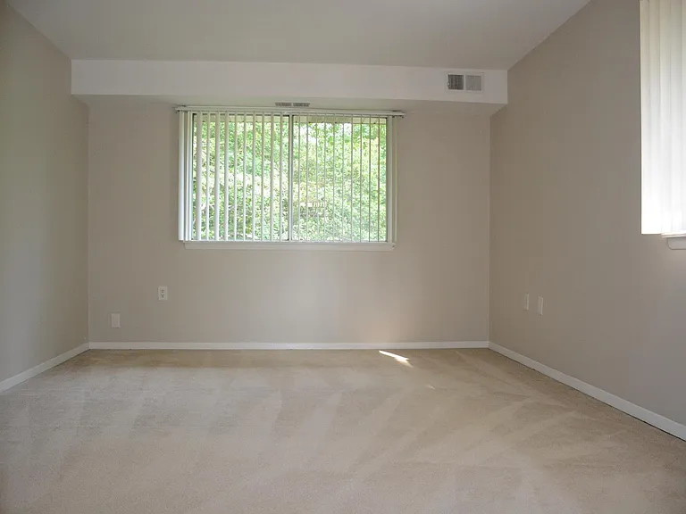 217 Victor Pkwy #F — Photo 9