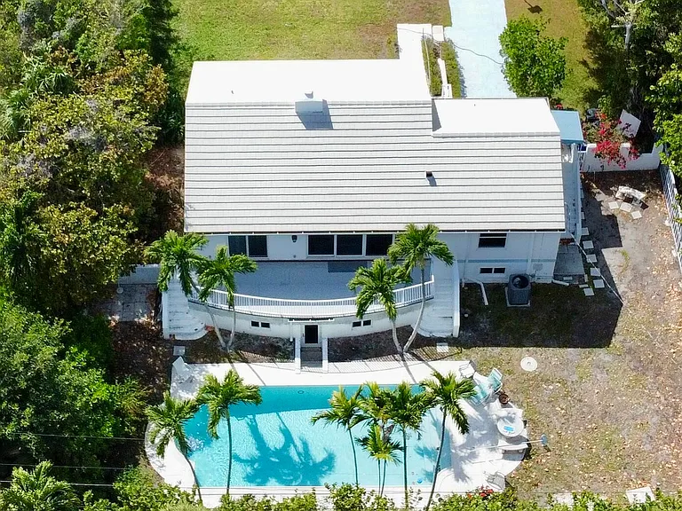 115 Dolphin Rd — Photo 8