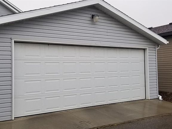 2nd image of 8705 Hincks Ln