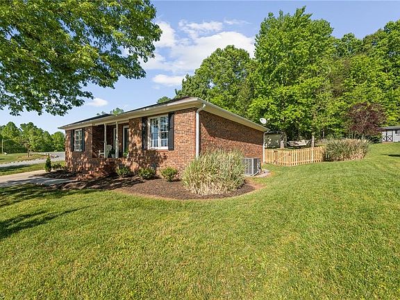 2nd image of 1207 Skyview Dr