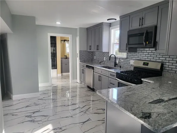 55 Boutwell St, Pawtucket, RI 02860