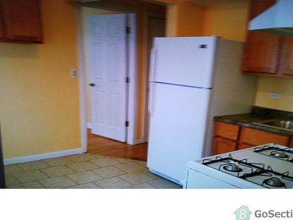 3rd image of 216 E 142nd Pl