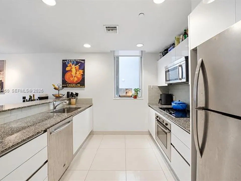 1050 Brickell Ave #CU-1002