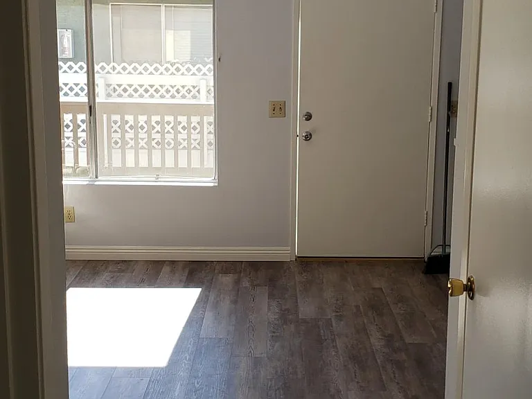 5042 Dunbar Dr #C — Photo 8