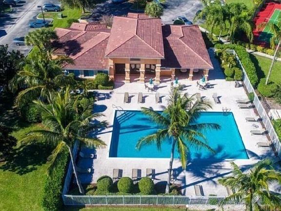 5th image of 121 SW Palm Drive Unit 306