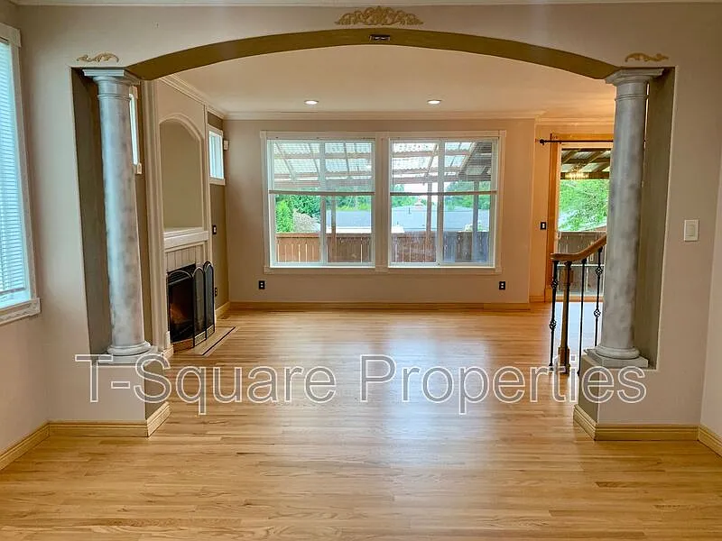 3 bed, 2.5 bath, 1910 sqft, $3,500 — Photo 2