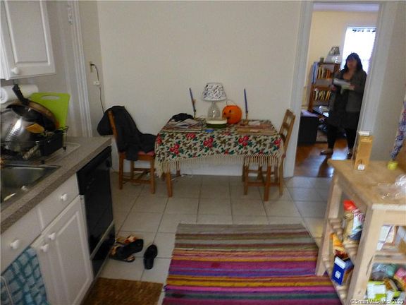 5th image of 217 Fountain St