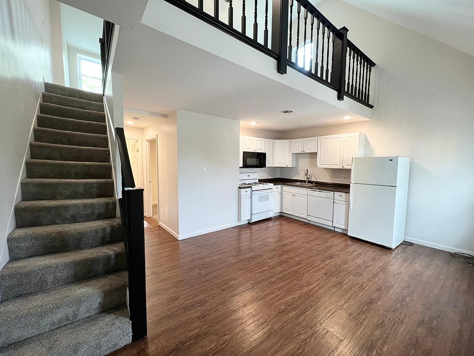 1st image of 446 Parkdale Ave #2