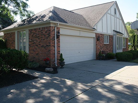 2nd image of 417 Oakbridge Dr