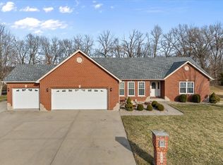 324 Chimney Rock Dr, Freeburg, IL 62243