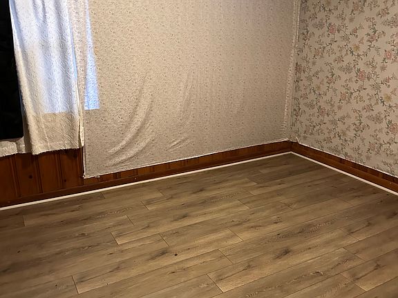 5th image of 405 Westwood St