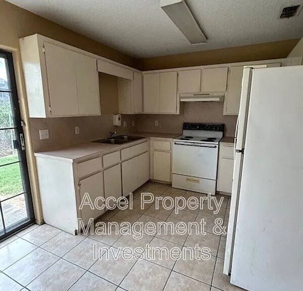 1201 W Carmen Ave #2 — Photo 6