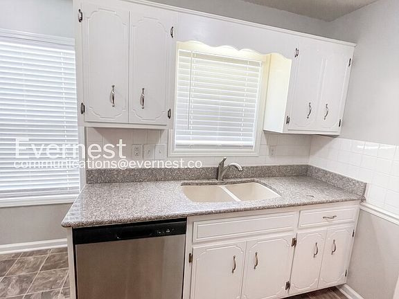 5th image of 1035 Summerhaven Rd