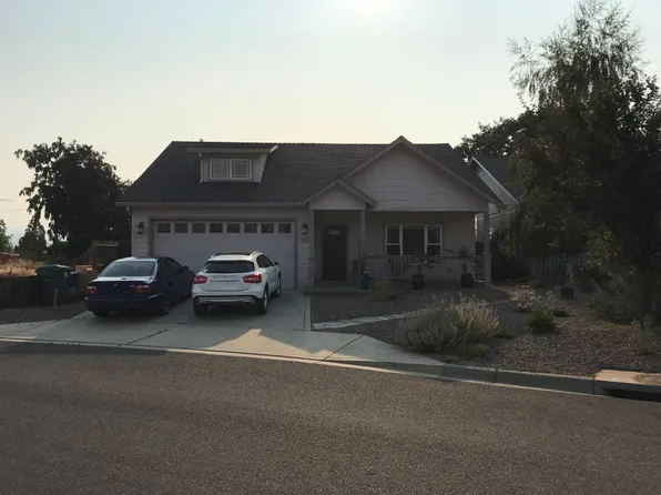 351 Cox Ln, Medford, OR 97501