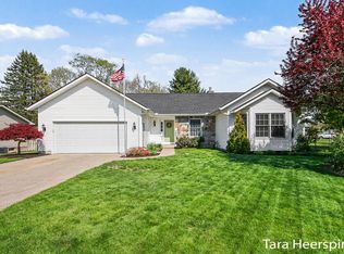 2077 Fernwood Dr, Jenison, MI 49428