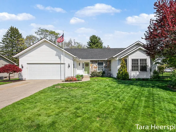 2077 Fernwood Dr, Jenison, MI 49428
