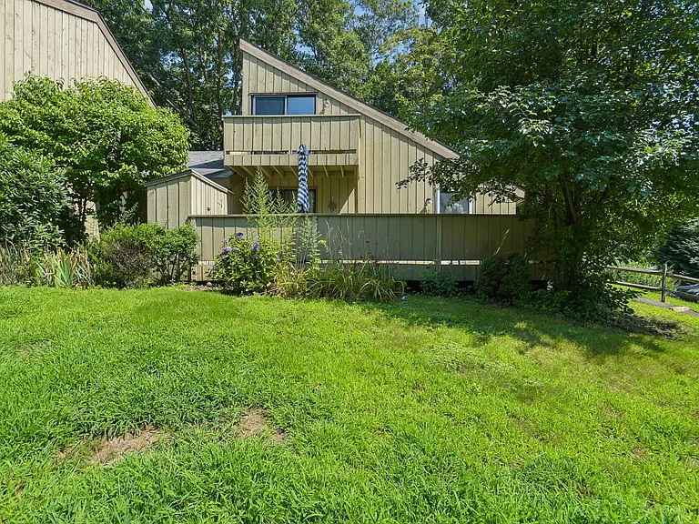 42 Quidnet Ct — Photo 1