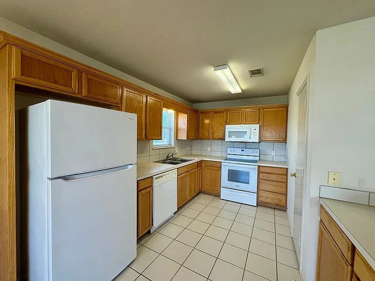 10201 Iris Ln #A — Photo 5