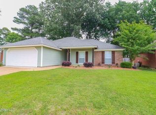 575 Acorn Ln, Brandon, MS 39047