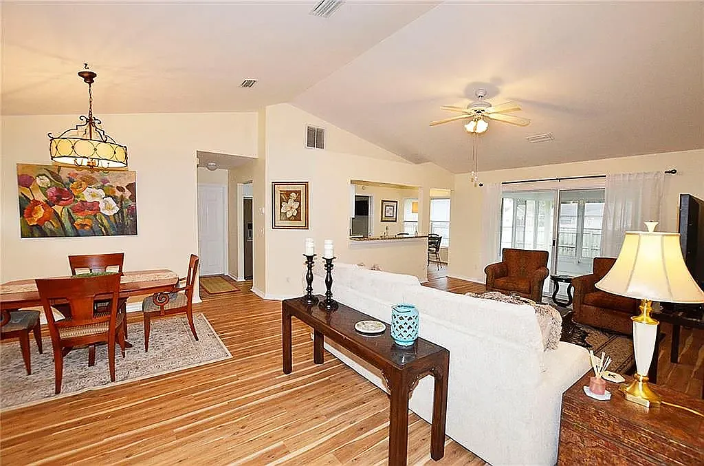 3 bed, 1537 sqft, $2,500 — Photo 4