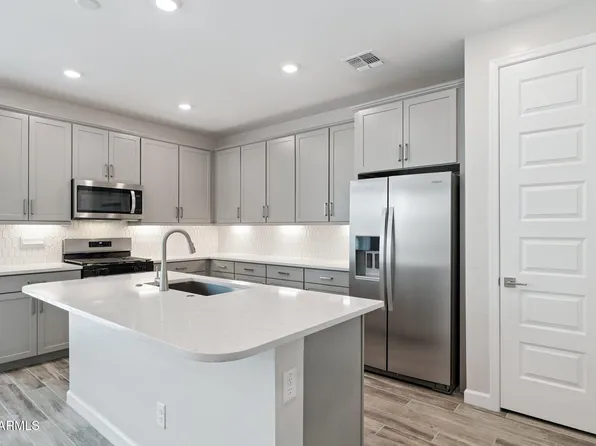 21013 N 58TH Place, Phoenix, AZ 85054