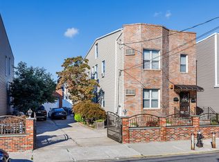 5428 69th Ln, Maspeth, NY 11378