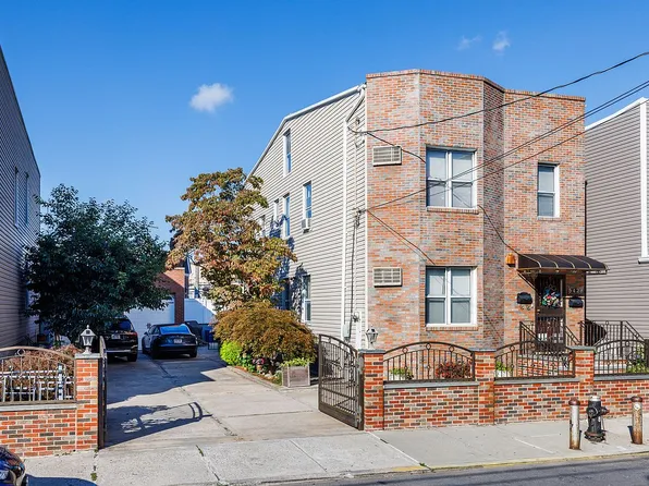 5428 69th Ln, Maspeth, NY 11378