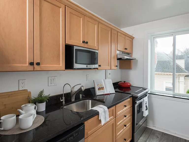 Updated Kitchen with new appliances