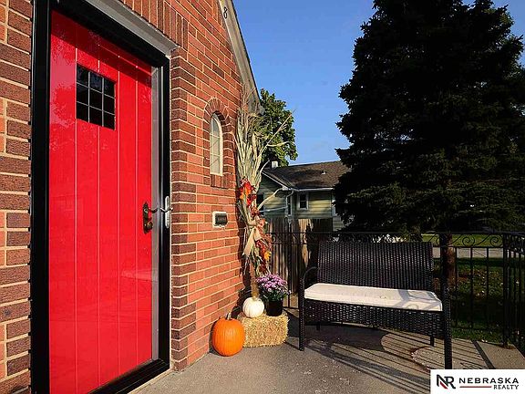 3rd image of 6218 S 39th St