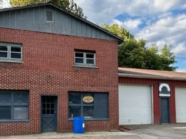 6861 Dr Thomas Walker Rd, Rose Hill, VA 24281