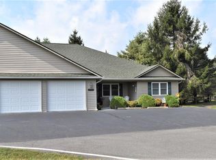 207 Fairway Villa Dr, Fancy Gap, VA 24328
