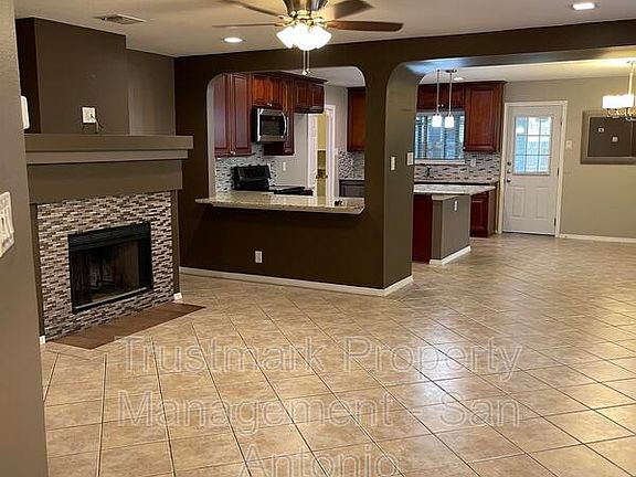 3rd image of 8335 Bent Meadow Dr