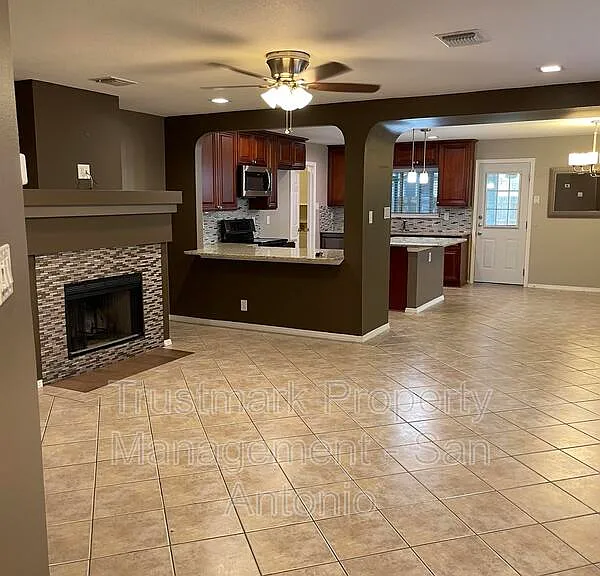 8335 Bent Meadow Dr — Photo 3