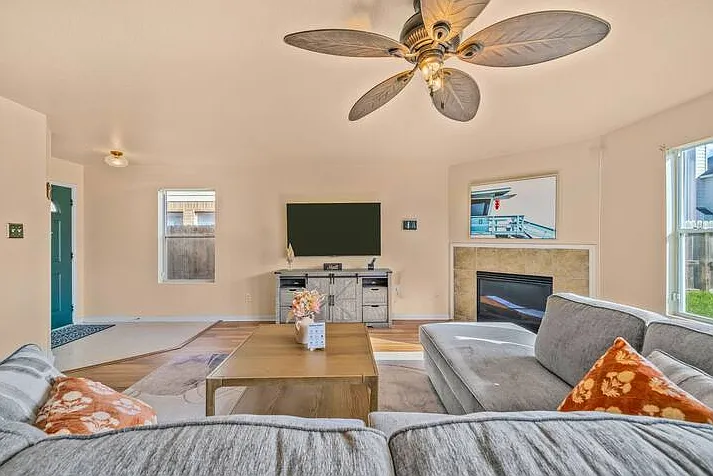 7242 Fox Hall - 8 — Photo 4