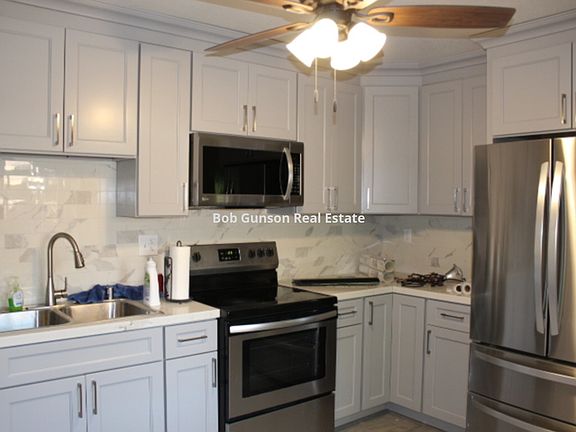 4th image of 2312 Banyan Way