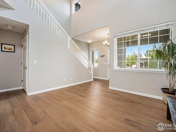 4th image of 720 Elizabeth St Cir