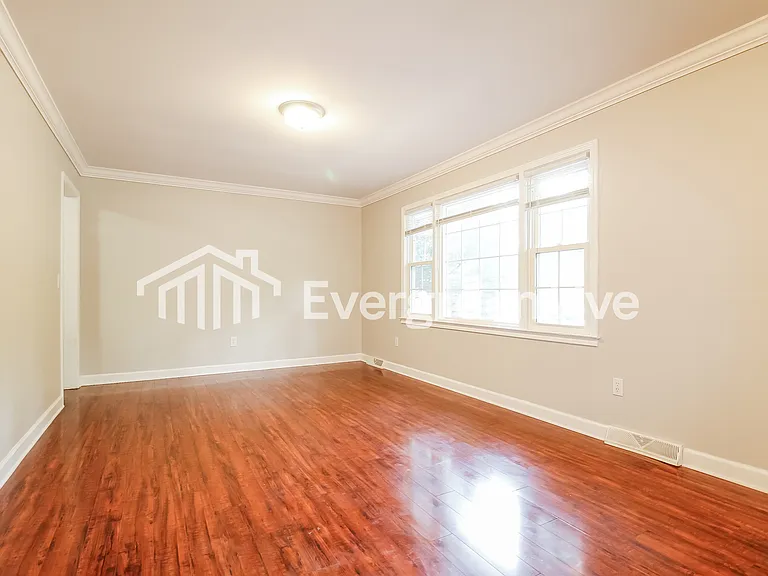 127 Ashdown Dr — Photo 8