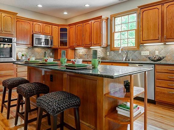 3rd image of 2357 Ashbury Close