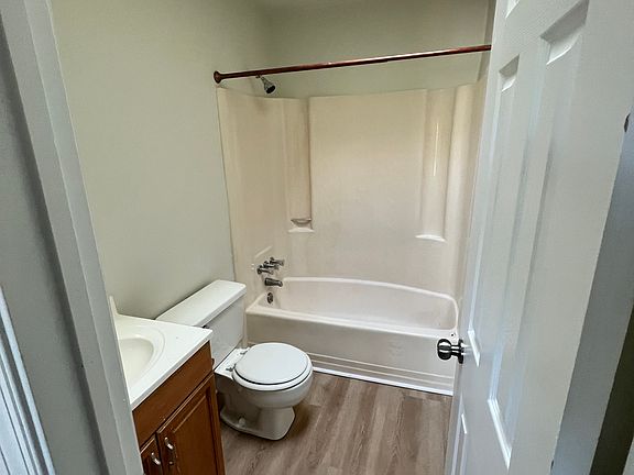 3rd image of 5220 Johnstown Ln