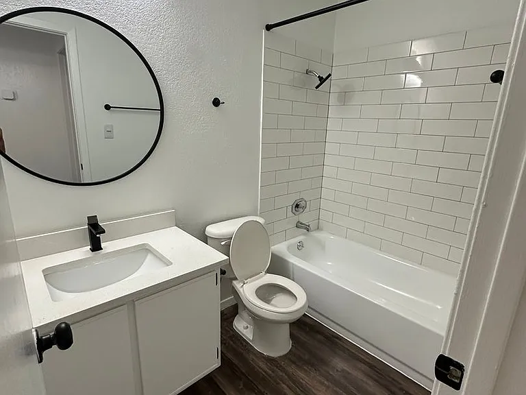 Townhollow Apartments — Photo 25