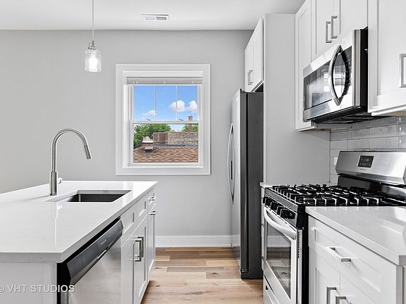 3rd image of 4320 N Francisco Ave #1N