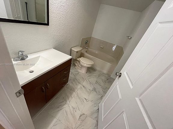 5th image of 2110 Belmont Ln #2110