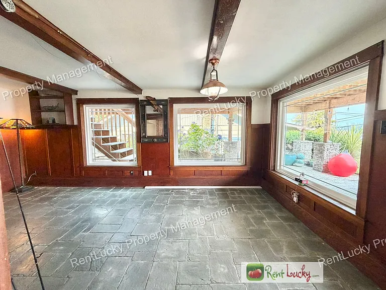 1612 Markham Ave NE — Photo 13