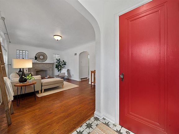 5th image of 6659 Sutherland Ave