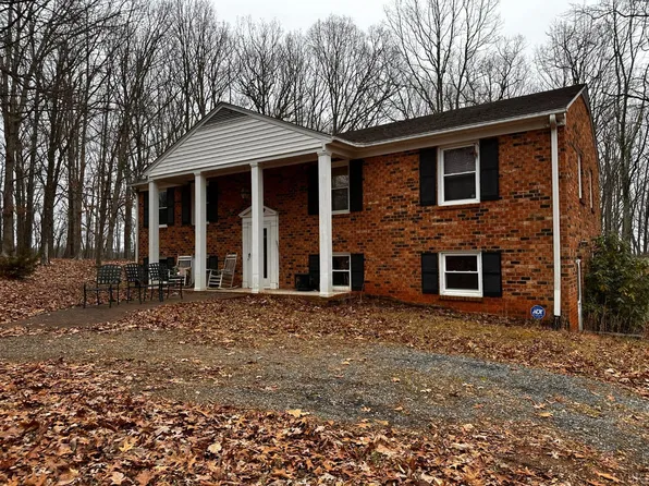 117 Whitcomb Ln, Goode, VA 24556