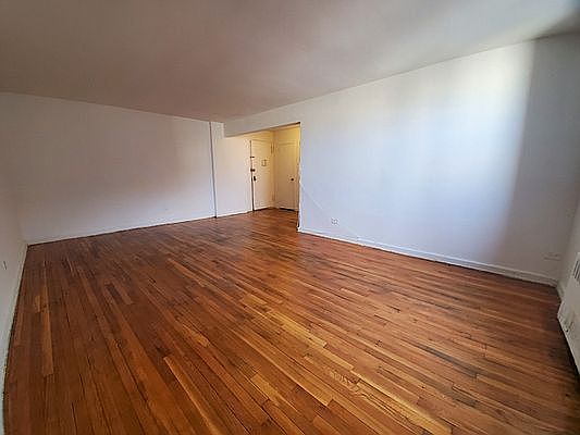 3rd image of 5115 Van Kleeck St APT 7N