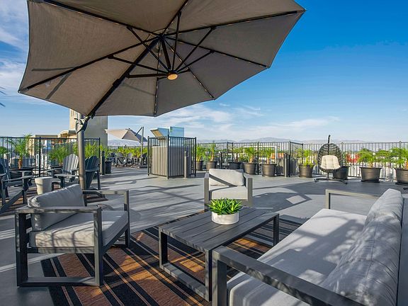 5th image of 13724 Victory Blvd Penthouse 8