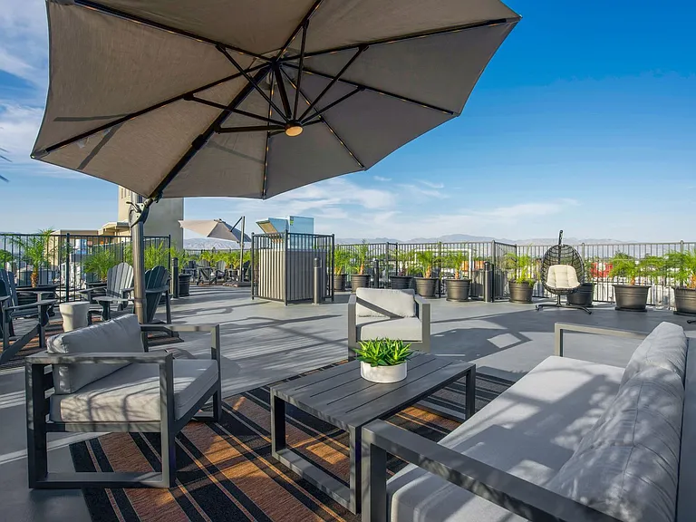 V on Victory Apartments — Photo 19