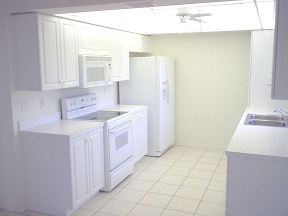 4th image of 14931 Park Lake Dr APT 101