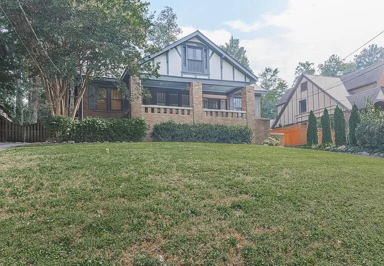 1539 N Morningside Dr NE — Photo 2